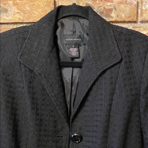 Investments Black Blazer with Notched Lapels and Structured Design - Picture 3 of 11